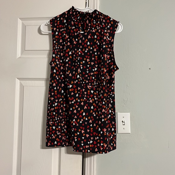 Cute for Valentine’s! Sleeveless shirt with little hearts - Picture 2 of 3